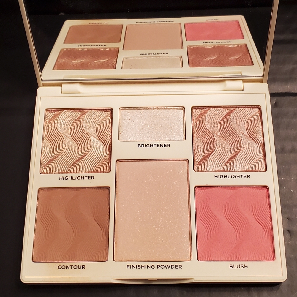 Cover FX Highlighter, bronzer, and blush Palette